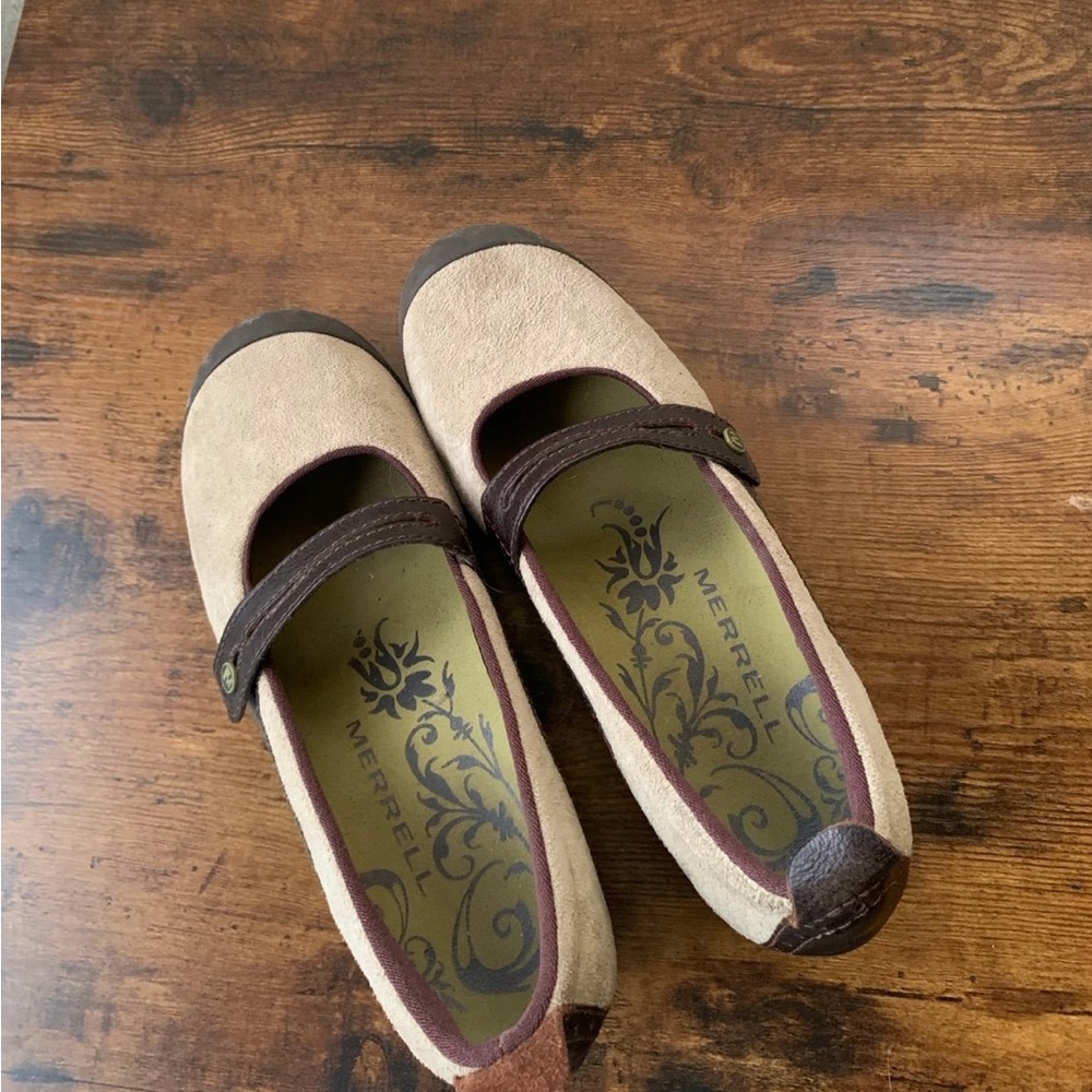 Merrell Plaza Bandeau Mary Jane shoes in dark taupe suede and leather. Size 8.5